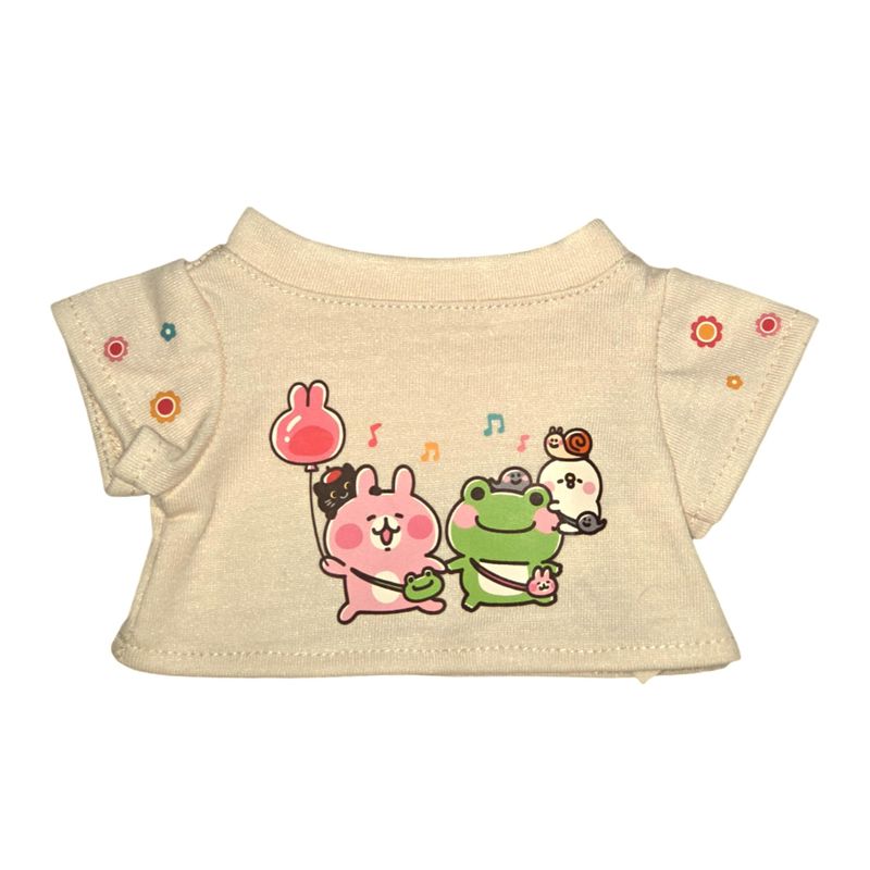 【メーカー・ブランド名】ナカジマコーポレーション【JAN】4589684442864【個装サイズ】18×20×1cm【重量】100【商品説明】『カナヘイの小動物』と『かえるのピクルス』のコラボビーンドール用コスチュームです。『カナヘイの小動物』と『かえるのピクルス』のコラボビーンドール用Tシャツです。前後どちらにも、ゆるっとかわいいコラボアートプリント。コラボシリーズのデニムパンツやチューリップハットとコーディネートも楽しめます。[サイズ]　丈：約11cm　身幅：約13cm[素材]　ポリエステル65％　綿35％[生産国]　中国【広告文責】株式会社コネクトゲート TEL:06-6599-8021