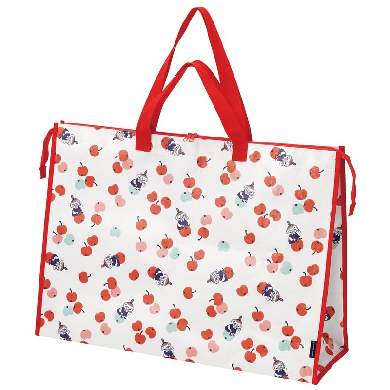 【メーカー・ブランド名】スケーター【JAN】4973307693533【個装サイズ】31.7×46.7×3.2cm【重量】200【商品説明】まとめ買いで大荷物の持ち運び、行楽などのお出かけに最適な特大レジャーバッグ。軽量で水に強いレジャーシート素材。持ち運びに便利な2WAYハンドル。Wファスナーで出し入れしやすくなっています。※防水加工はされておりません。※摩擦・汗・水濡れ及び保管状態によっては色落ちや色移りする恐れがありますのでご注意ください。※洗濯はお避けください。サイズ：横63×奥20×高45cm材質：ポリエチレン原産国：中国【広告文責】株式会社コネクトゲート TEL:06-6599-8021