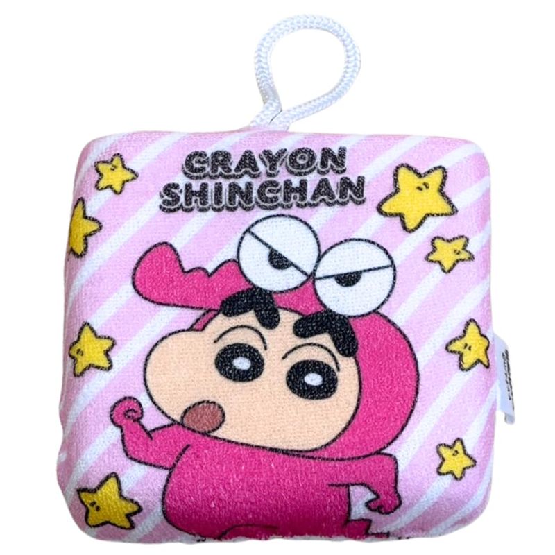 【メーカー・ブランド名】サンタン【JAN】4525636349867【個装サイズ】14×14.5×4.5cm【重量】20【商品説明】男の子たちにの大人気キャラクターや乗り物がボディスポンジが新登場☆電車やキャラクターでかわいいボディスポンジ♪しかも優しい肌触りで心地の良い表面生地！しっかりこしのある、約3cmの分厚いスポンジで泡立ちもふんわり☆種類は以下の6種類！！・クレヨンしんちゃん パジャマ・クレヨンしんちゃん チョコビ・プラレール はやぶさ・プラレール ドクターイエロー・スポンジボブ・スポンジボブ 集合お好きなキャラクターをお選びください♪使用方法スポンジを濡らし、石けんやボディーシャンプーで泡立て、体を洗い、使い終わったら洗い流し、乾燥させておきます。【特徴1：男の子に人気なデザイン】クレヨンしんちゃんやプラレール、スポンジボブなど男の子たちに人気なデザイン♪自分で洗うのが楽しくなるかも♪【特徴2：ふんわりした生地】ふんわりもちもちなので、お肌を優しく洗い上げます☆【特徴3：しっかりとした厚み】厚みが3cmとしっかり肉厚なので、もこもこ泡を作ることも♪【サイズ】10×10×3.2cm【種類】クレヨンしんちゃん チョコビ【広告文責】株式会社コネクトゲート TEL:06-6599-8021