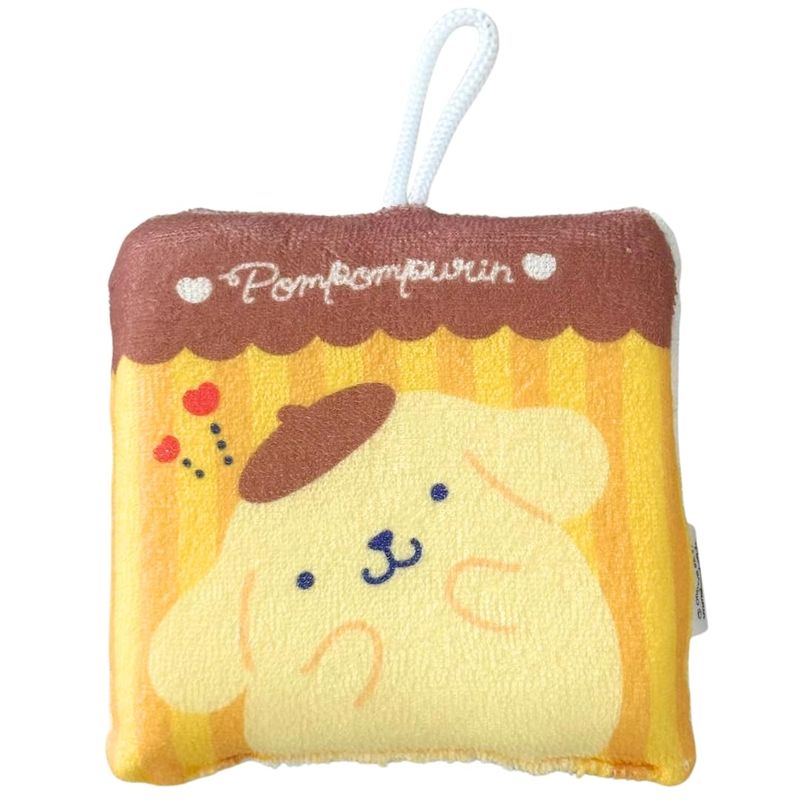 【メーカー・ブランド名】サンタン【JAN】4525636354496【個装サイズ】13×14.3×4.8cm【重量】20【商品説明】サンリオキャラクターズの大人気キャラクターがボディスポンジで新登場☆お子様から大人までみんなが楽しめるキュートなデザイン♪可愛いだけじゃない、優しい肌触りで心地の良い表面生地！しっかりこしのある、約3cmの分厚いスポンジで泡立ちもふんわり☆乾かすのに便利な、ループ付き！見ているだけでワクワクするバスグッズが仲間入り！お気に入りを集めて、お風呂の一歩を楽しい時間に☆使用方法1. スポンジを湿らせます。 2. 石けんやボディーウォッシュをスポンジにつけます。 3.泡立てます。 4.全身を洗います。 5.スポンジを洗い流します。 6.乾燥するためにループを使ってスポンジを吊ります。【特徴1：女の子に人気なデザイン】サンリオなど女の子たちに人気なデザイン♪自分で洗うのが楽しくなるかも♪【特徴2：ふんわりした生地】ふんわりもちもちなので、お肌を優しく洗い上げます☆【特徴3：しっかりとした厚み】厚みが3cmとしっかり肉厚なので、もこもこ泡を作ることも♪【サイズ】10×10×3.2cm【種類】サンリオ ポムポムプリン【広告文責】株式会社コネクトゲート TEL:06-6599-8021