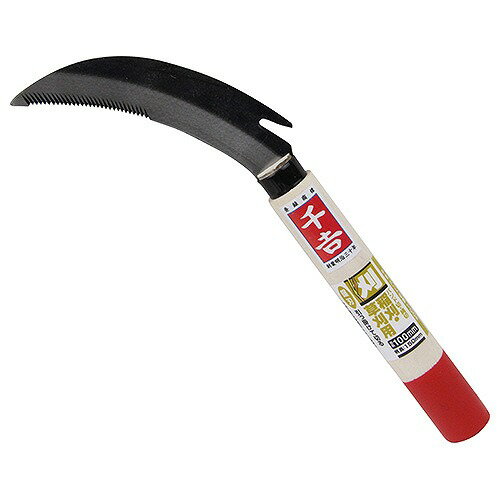 商品説明縄切りやPPバンド切りにも使え、全鋼刃で抜群の耐久性です。 【用途】 除草作業用。 【機能】 ●除草や稲刈り作業に最適です。 ●PPバンド・縄切りにも便利です。 ●全鋼刃で耐久性抜群です。 ●封函針などを抜ける針抜付きです。 【仕様】 ●鋸刃。 ●刃長：約100mm。 ●柄長：約150mm。 【材質】 ●刃部：刃物鋼。 ●柄部：ホー。 【注意事項】 ●本来の用途以外には使用しないで下さい。 ●使用前には本体あるいは部品にがたつき・緩みが無いことを確認してください。 ●使用後は汚れを取り、子供の手の届かない安全な場所に保管してください。