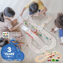 商品情報 商品名 PLANTOYS/プラントイ ロードシステム [6208] 製品サイズ 本体：W95.0×D64.5×H18.0cm パッケージサイズ W28×D12.5×H23cm 対象年齢 3歳から セット内容 道路パーツ×27 橋×1 車×1 街路灯×1 茂み×4 計34ピース 重量 約1.95kg 材質 木材（ゴム） 生産国 タイ 特徴 道路パーツと橋パーツを自由に組み合わせることができます 楽しく遊んで、想像力をアップ！ 赤ちゃんが舐めても安心。無害な水溶性塗料・接着剤を使用しています。 お手入れについて 木製品の品質を維持し長持ちさせるため、以下の点にご注意ください。 ■遊び終わったら、湿らせた布でおもちゃを拭いてから乾いた布で再度拭いて下さい。 ■化学洗剤や香料の入った洗剤は避け、リンゴ酢やエッセンシャルオイル等を水で薄めたものがおすすめです。 ■高温や直射日光の当たる場所でのおもちゃの保管は避けて下さい。 ■定期的におもちゃに亀裂や破損がないか点検してください。 商品仕様について メーカーの製造時期・ロットにより商品の仕様やカラー等が予告なく変更された際、掲載画像と異なる場合があります。 仕様変更の理由による返品・交換はお受けしておりません。 ご不安な場合は事前にお問合せ下さい。PLANTOYS/プラントイ ロードシステム [6208] 想像力を働かせながら、楽しくミニカー遊び パーツを組み合わせて、どんな道路が出来るかな？ 『未来を引き継ぐ子供たちに、おもちゃを通して自然を大切にする心も育ててほしい。』 木製玩具を通して自然の大切さを伝えているブランド「プラントイ」。 プラントイのデザインと品質は、世界のトップブランドとして数々の賞を受賞しています。 自然を大切にするこだわりから世界で初めてゴムの木の廃材を再利用し、 防腐剤を使わないことでも知られています。 自然を大切にする心が育った子ども達は、必ず未来の地球を守ってくれるでしょう。 　