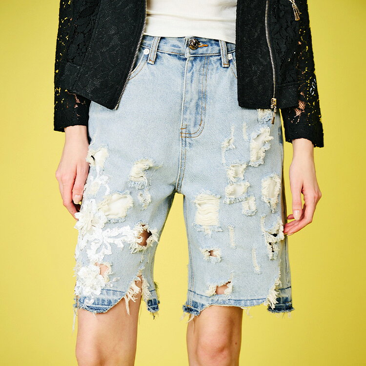 Rakuten - 《 レース & ダメージ デニム ハーフパンツ 》 COOLA クーラ ハーフ丈 ボトムス BOTTOMS デニムパンツ PANTS 花 フラワー スパンコール ダメージ加工 メンズライク カットオフ リブ おしゃれ レディース カジュアル ストリート レディースファッション モード デイリー