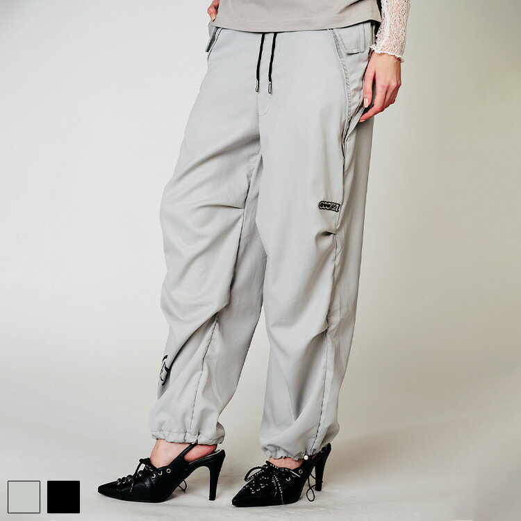 Rakuten - 《 タック デザイン カーゴ パンツ グレー 》 COOLA クーラ ボトムス BOTTOMS カーゴパンツ パラシュートパンツ ロゴ ワッペン ペイント スピンドル ドロスト ルーズシルエット おしゃれ レディース カジュアル ストリート レディースファッション