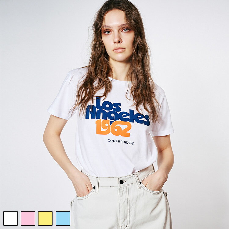 Rakuten - 《 COOLA LA プリント コンパクト Tシャツ ホワイト 》 クーラ トップス TOPS ティーシャツ 半袖ティー 半袖 カットソー プリントティー ロゴ カラープリント TEE おしゃれ レディース カジュアル ストリート レディースファッション モード デイリー フェス お揃い