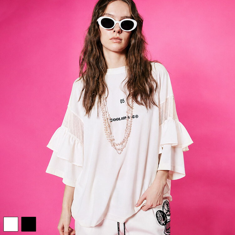 Rakuten - 《 メッシュ & フリル スリーブ ルーズ Tシャツ ホワイト 》 COOLA クーラ トップス TOPS カットソー 異素材 ドッキング サテン フリル袖 透け感 ポリエステル天竺 ルーズシルエット ロゴ プリント おしゃれ レディース カジュアル ストリート スポーティー デイリー モード