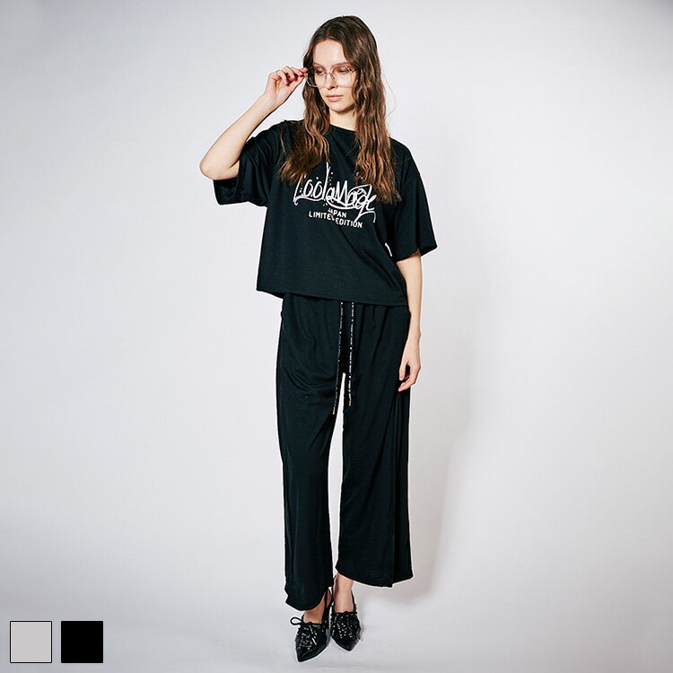 Print - 《 COOLA グラフィティ プリントクロップド Tシャツ & パンツ ブラック 》 クーラ セットアップ SETUP 上下セット カットソー 落ち感 ドレープ ロゴ トップス TOPS ボトムス BOTTOMS PANTS おしゃれ レディース カジュアル ストリート レディースファッション モード