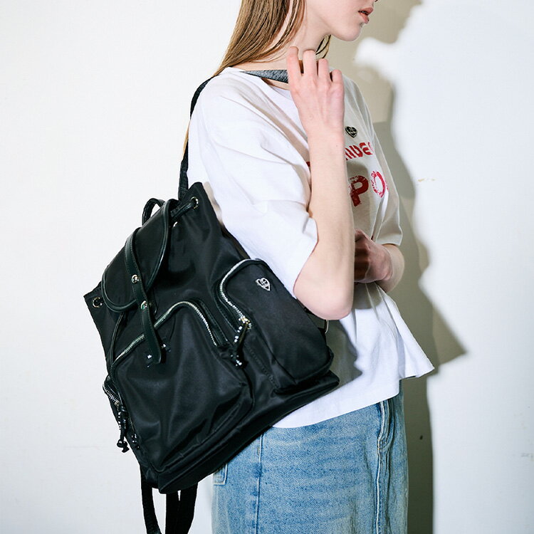 Rakuten - 《 マルチ ロゴ ナイロン バックパック 》 COOLA クーラ バッグ BAG リュック コンパクト ナイロンバッグ ポケット 収納 シンプル ワッペン オールブラック おしゃれ レディース カジュアル ストリート レディースファッション モード デイリー 手ぶらアイテム 通勤 軽量