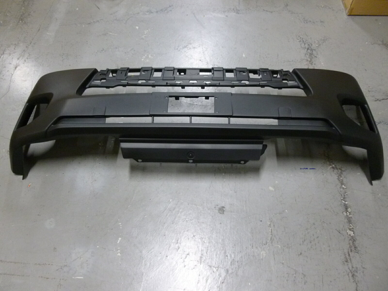 Rakuten - 200系4型ナロー用フロントバンパー　　純正ルック品番　FB-04【離島他の扱い】離島・一部地域は追加送料がかかる場合があります。