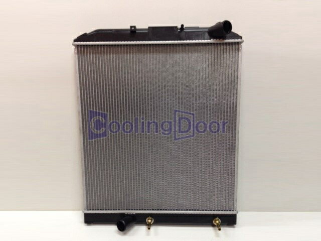 ■製品詳細について メーカー名 社外新品　　CoolingDoor オリジナル 仕様 純正同等品 すべて新品パーツを使用しています。もちろん車検対応品です。 取付けについて 左右のブラケットは付属しておりません。 不良ラジエーターより取り外して再利用してください。 保証 品質保証期間は、18ヶ月間です。 「送り状控え」が保証書となります。大切に保管下さい。 備考 ご注文前に必ず【商品についての問合せ】より適合確認をお取りください。 ※型式等が同じでも商品が異なる場合がございます。 必要なデータは下記となります。 ・型式　・初年度登録年月　・車台番号　・型式指定番号　・類別区分番号　・赤丸部分のパイプ径 ※トラブル防止のため、お電話でのお問い合わせはお控えください。 ■商品内容 メーカー HINO 商品名 デュトロ　ラジエーター 年式 平成16年6月～平成23年6月 適合車種 BDG－XZU404M BDG－XZU414M BDG－XZU424M PB－XZU414M PB－XZU424M エンジン型式 N04C N04C－TJ N04C－TK ミッション A／T 参考純正品番 16400－78622 備考 当商品はオーバーフローパイプ径が10mmのタイプとなります。 パイプ径が8mmのタイプには対応しておりません。ご注意ください。 ※車輌データからは特定出来ません。現品をご確認ください。 ラジエーターの下タンクにオイルクーラーが内蔵されているタイプです。 同型式でオイルクーラーが内蔵されていないタイプもございますので、 ご注文前に必ず現品をご確認ください。 注意点 ラジエーター交換の際は、下記も同時交換をお勧めします。 ■ラジエーターキャップ ■ホース・ホースバンド（ホースバンドはねじ込み式を推奨） ※劣化等が原因でクーラント漏れ等のトラブルの原因となります。 【商品の保証について】 1．車両に取り付けられた後の処理費用(修理代金、脱着工賃)につきましては、如何なる原因によるものであっても、 ご請求には応じかねますので、ご容赦いただきますようお願い致します。 2．水質不良による腐食、電気化学的腐食など、原因が他の影響を受けているとみなされる場合は、 責任を負いかねますので、あらかじめご了承ください。 3．商品のお取り扱い時の破損、及び不当な使用、不適切な条件下の使用など通常外により発生したクレームに関しましては、 責任をおいかねますので、あらかじめご了承ください。 4．商品を運送会社に委託してお届けする場合には、より梱包状態に配慮しておりますが、万一運送途中おいての破損が確認されました場合は、お手数ですが搬入しました運送会社へ速やかにご連絡をお願い致します。 また、弊社へもご一報いただきますようお願い致します。 5．オーバーヒートによる損傷につきましては、通常自動車には警告ランプやゲージが付いておりまので、 オーバーヒートの危険がある際には、事前に作動するため、これが原因となるクレームにつきましては、責任をおいかねますので、 あらかじめご了承ください。 6．ドレンコック、トルコンオイルクーラーパイプはネジ式のため、運送中に緩む恐れがございます。 点検してからの装着をお願い致します。 【保証適用外商品について】 ●お客様の誤った使用方法による破損・故障。 ●改造された商品。 ●適切なメンテナンスをされていない商品。★新品★　ラジエーター＆コンデンサー 在庫豊富・高品質・低価格・短納期！！