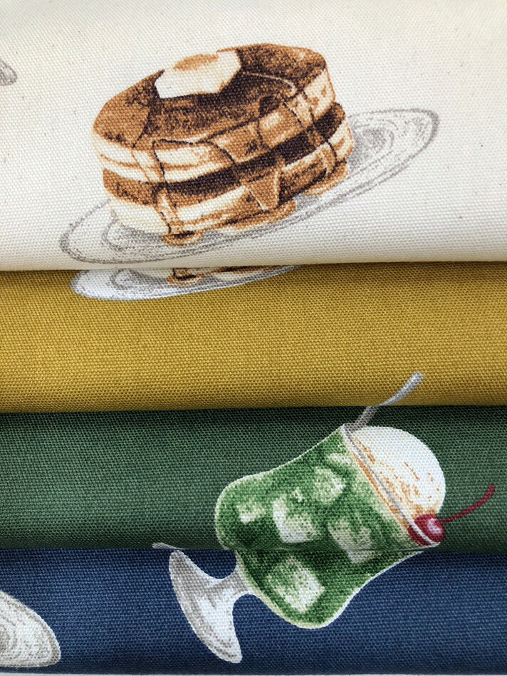 ★1反買い（12m乱巻/36m乱巻）★205-HSK772オックス プリント デザート生地 布 布地 喫茶店 コットン ハンドメイド 手作り 入園 入学 お遊戯会 コスプレ お祭り バッグ 仮装 男の子 女の子 天然繊維 綿 プリント レトロ おしゃれ※無くなり次第廃番商品