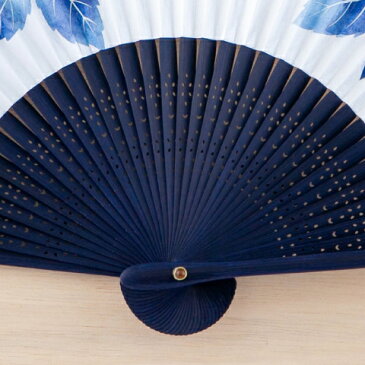 婦人扇子 紫陽花 ブルー 白地 涼しい 和柄 和雑貨 かわいい 可愛い おしゃれ 夏祭り 浴衣 扇子 夏 婦人 女性 あじさい 青 父の日