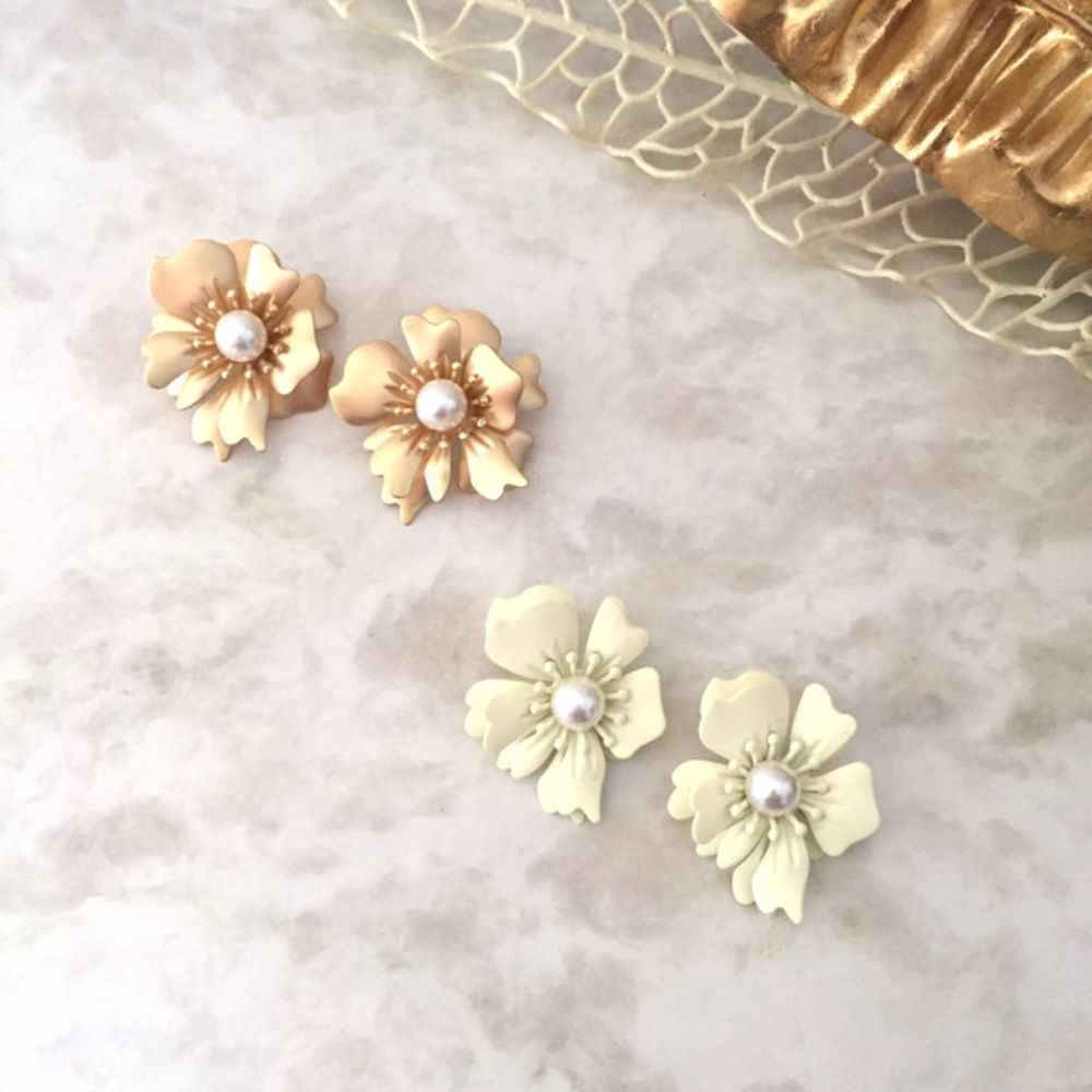 【ピアス・イヤリング】plume フラワーピアス/ブライダルアクセサリー 【結婚式 ピアス イヤリング】