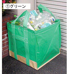 水抜き穴入りで雨水がたまらない自立型回収袋!資材の保管や廃材、ゴミの収集分別にも簡単便利。資源の運搬にも可能。ワンタッチで自立するタイプのリレーバッグ。底に水抜き穴がついている形状ですので、屋外で雨水などが吹き込んでも速やかに地面へ排出し、バッグ内に水が溜まらない構造です。造園園芸・リサイクル活動にも向いています。(1)形状は角型　(2)吊り上げベルトは、2点ベルト　(3)投入口は、600角の全開式(フタはありません)　(4)排出口はありません(5)容量は200リットル　(6)耐荷重は1000kg=1トン　(7)高さは600mm　(8)材質(原材料)は、ポリプロピレン製。バージン材(再生プラスチック原料は使用しておりません)　(9)A5サイズの名札ポケット付き(10)UVカット材を含有しておりますが、直射日光下での長期使用は、品質低下の恐れがあります。情報表示は商品仕様をご覧ください。 商品仕様 ・ワンタッチで開閉。・水抜け用穴あり。・1セット:10枚入・サイズ:W600×D600×H600mm・投入口:60×60cm・吊手:ベルト・質量1.5kg・最大容量:200L・材質:ポリプロピレン自立式リレーバッグ1セット10枚入 200L W600×D600×H600mm