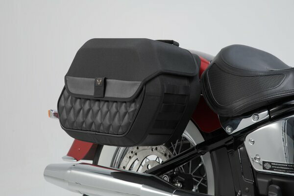 SW-MOTECH Legend Gear サイドバックシステム 左側 LH2 (25,5 L) / 右側 LH1 (19,5 L) Harley-Davidson Softail Deluxe (17-) | BC.HTA.18.682.20600