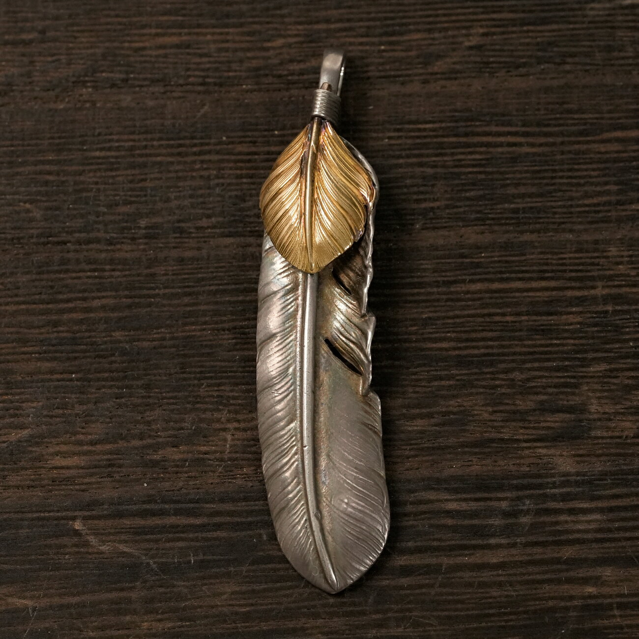 ゴローズ(goro's) 現行上金特大フェザー(左)