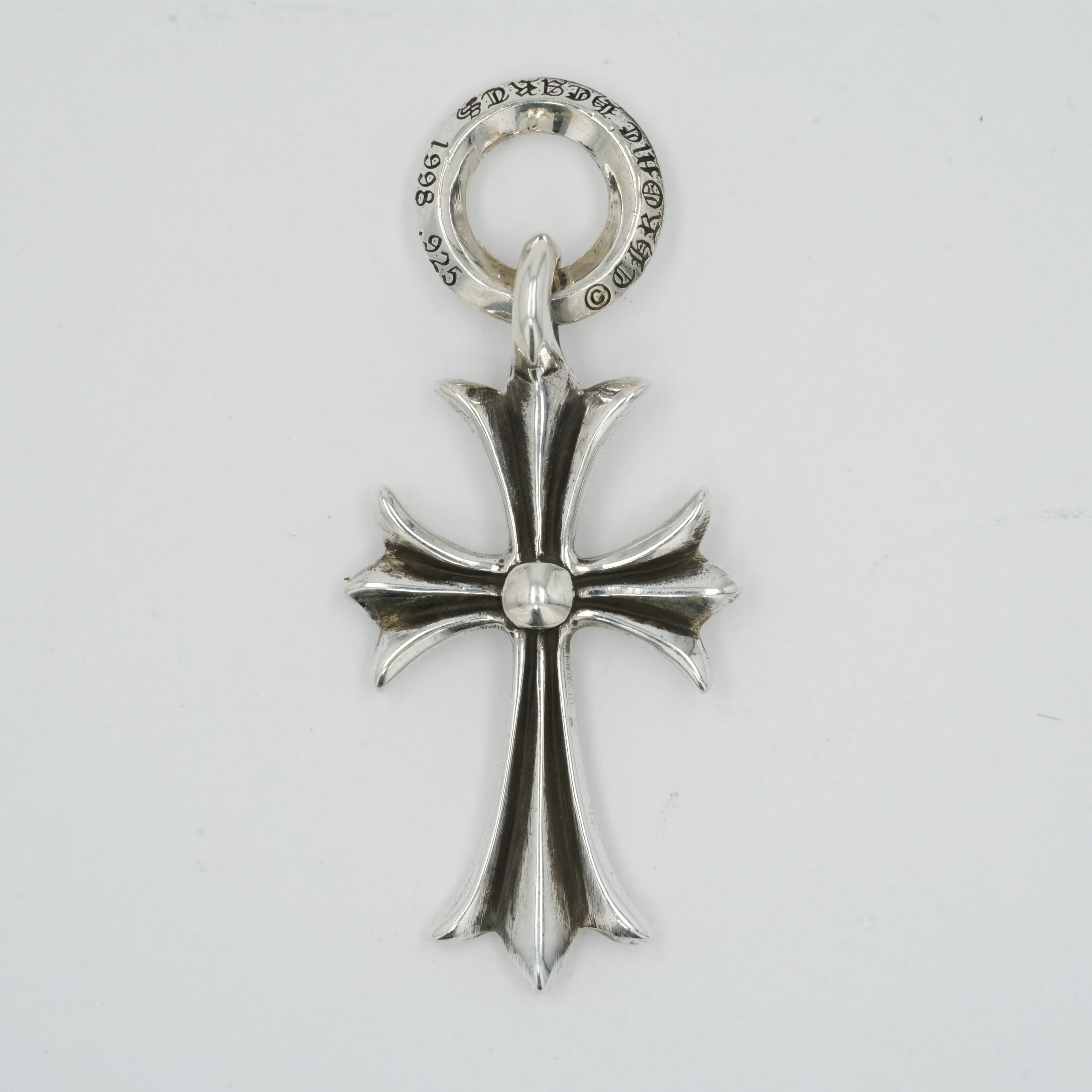 クロムハーツ(chrome hearts) タイニーCHクロス TINY CH CROSS 【シルバーネックレストップ チャーム】