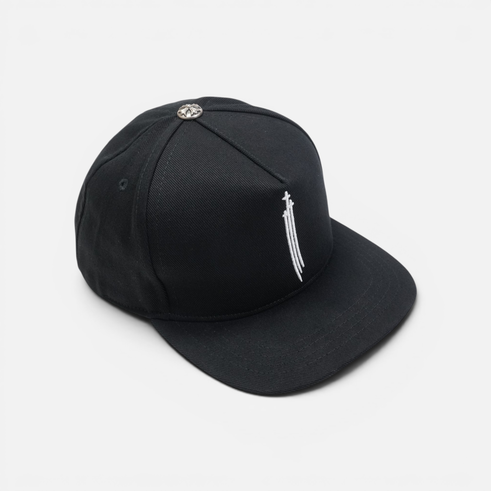 CORNER ONLINESTOREのクロムハーツ(chrome hearts) RS3刺繍 【ベースボールキャップ/BASEBALL CAP】【ブラック×ホワイト】 SIZE:ONEアクセサリー シルバー925 メンズ レディース 人気 正規品 中古｜アングル2