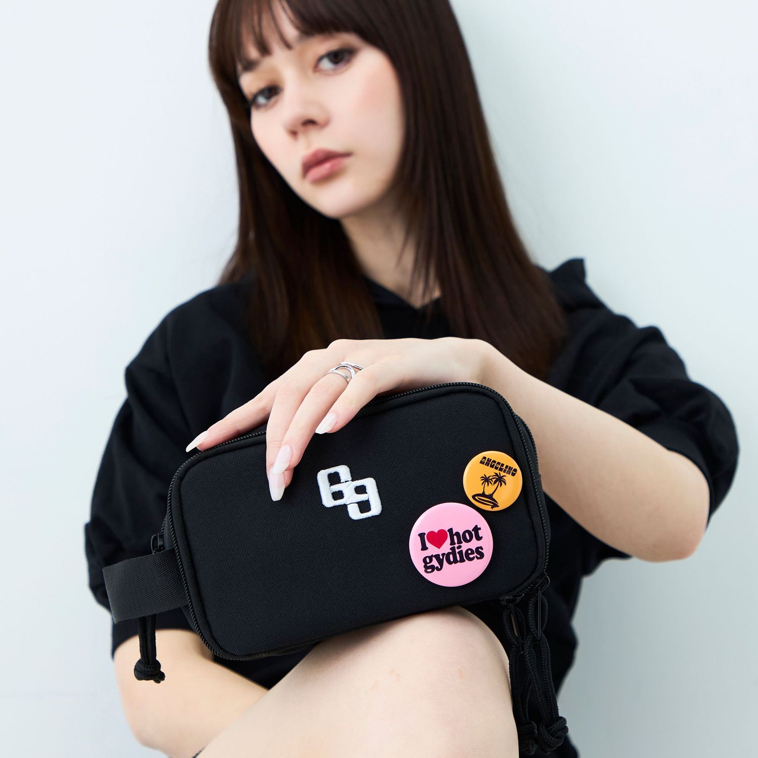 Rakuten - 【10%OFFクーポン】GYDA スクエアポーチ レディース ブランド 大容量 缶バッジ付き GY-P441 カジュアル