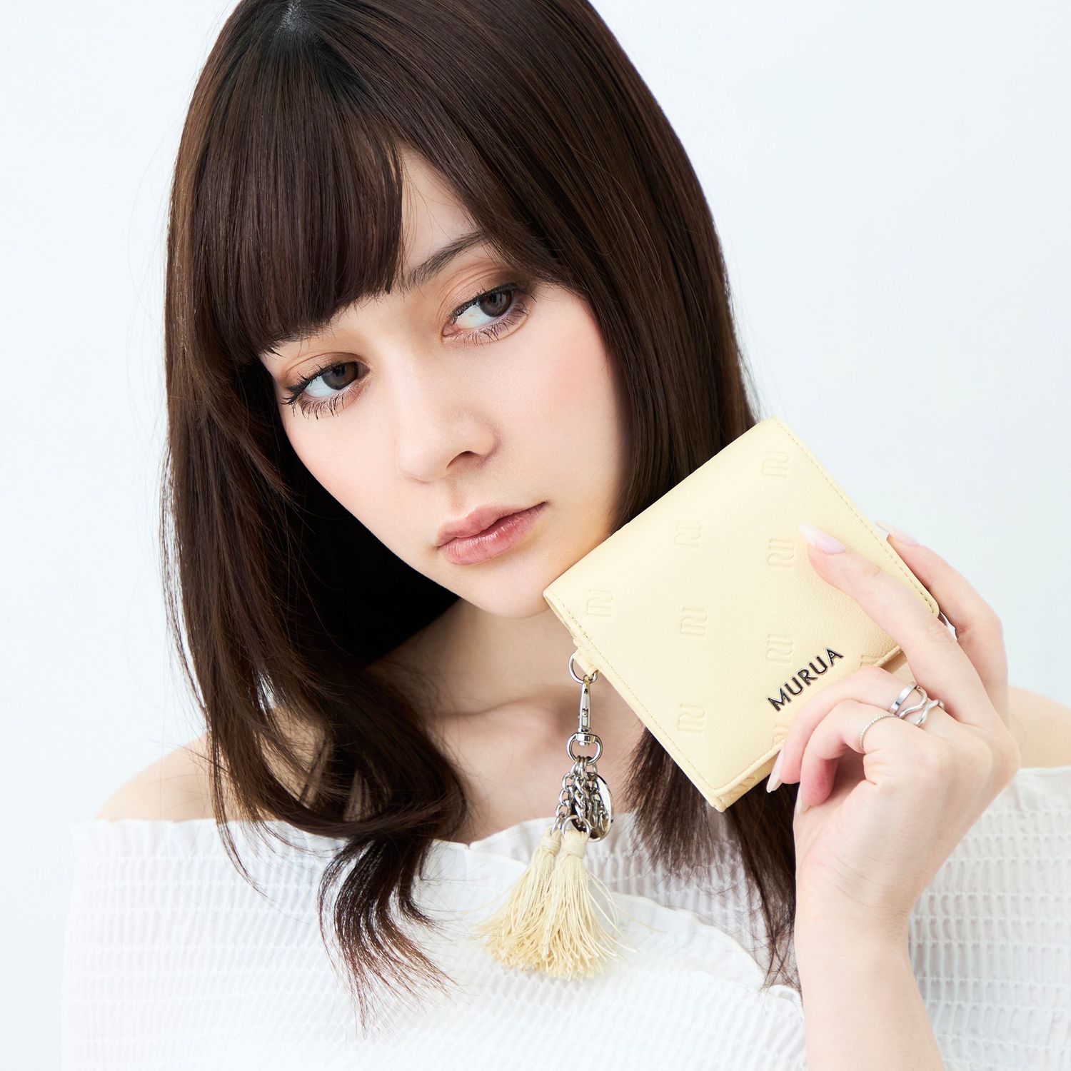 Rakuten - 【10%OFFクーポン】MURUA 二つ折り財布 レディース がま口 ウォレット 合皮 ブランド コンパクト 小銭入れ 大容量 お財布 カード収納 使いやすい MR-W1412 タッセル エンボスシリーズ