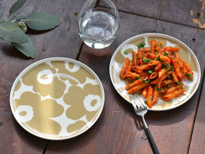 マリメッコ プレート お皿 ウニッコ 北欧デザイン marimekko UNIKKO ベージュ うつわ メイン皿 パン皿 パスタ皿 食器 北欧 北欧食器 【ギフト】