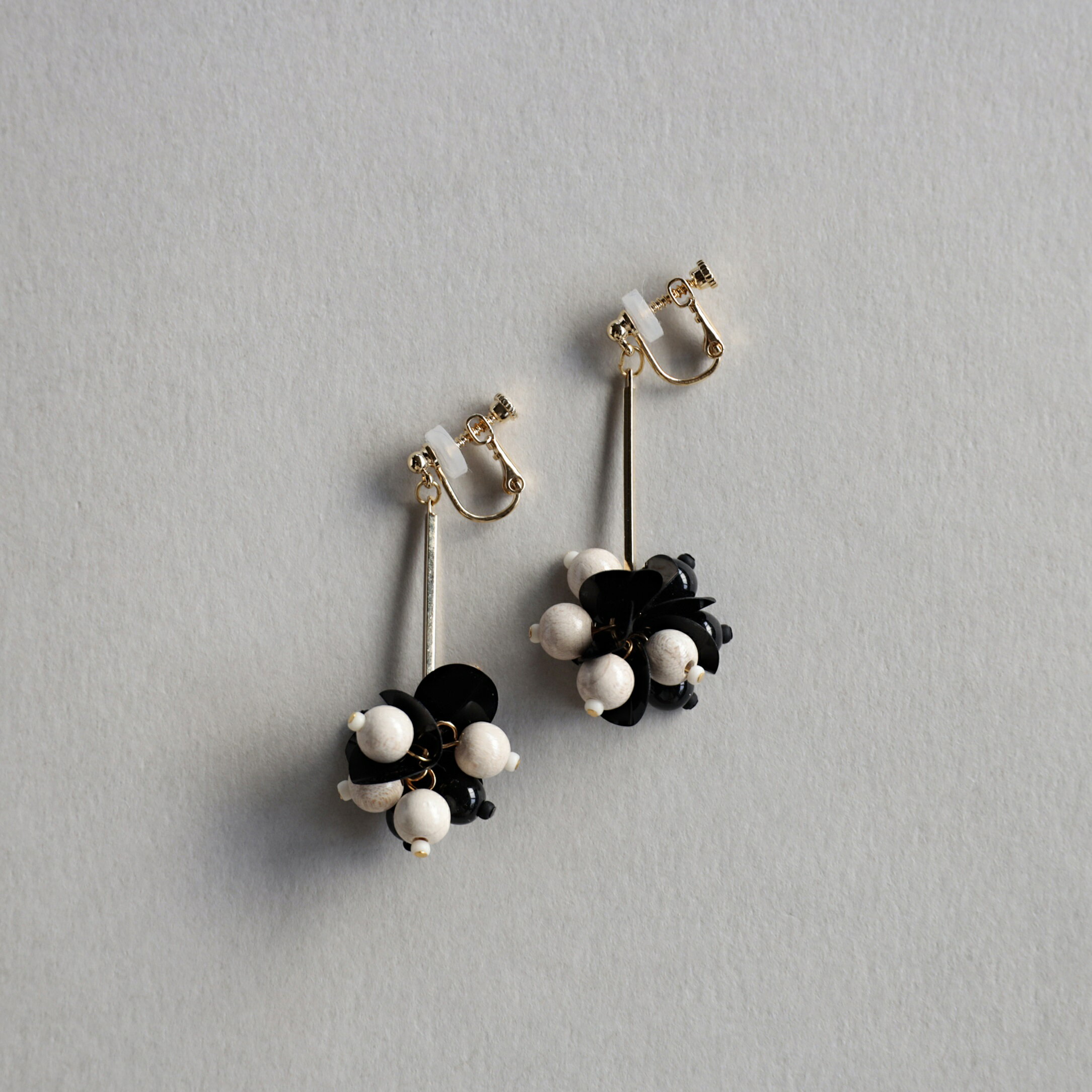 【アクセサリーハンドメイドキット】 ミユキ(Miyuki) A Little Kit for Handcraft スパンコールのイヤリング　『ピアノ（工具付き）　HCA9-1T』 フランス製スパンコールとドイツ製ウッドビーズやフィレンツェの「ミクロ」のサードコレクションです。 2