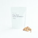 メーカー 【Fun Fiber ファンファイバー】 商品名 ナッツグラノーラ　 内容量 250g 商品説明 Fiber-Rich NUTS GRANOLA 噛みしめる喜び。 ふんわり、とか、やわらかーい、とか、ほろっほろ、とかって、食べ物の“ほめことば”として使われることが多いですが、このナッツグラノーラは、そんな感じではありません。オート麦やナッツ、食物繊維を混ぜ合わせてしっかりと焼いて、歯ごたえのある食感にしています。ギュッ、ギュッと噛みしめると、中から素材の甘味がジワッと染み出てきます。 全粒粉よりもリッチな風味と食物繊維 1食50g（写真）に、10g以上の食物繊維が入っています。オーツ麦と、小麦全粒粉、くるみとアーモンドは、もともと食物繊維が豊富な素材ですが、それだけでは心もとないので、オート麦の食物繊維、アガベの食物繊維をプラスしています。これを食べたら、今日はあと10gです。野菜カレーにするとか、ラタトゥイユとか、きんぴらごぼうなんてどうですか？ 素材にこだわり、シンプルに。 香料・乳化剤・人工甘味料、不使用　 製造国 日本 商品区分 食品 広告文責 コスメガーデン　TEL:052-715-9322