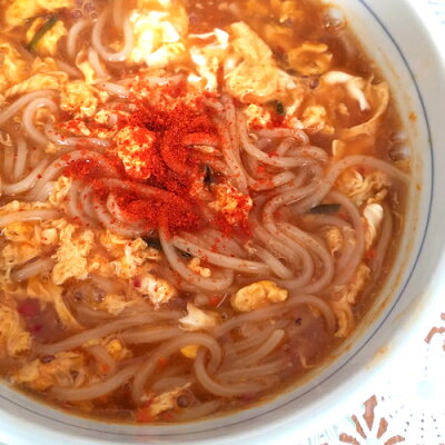 コスメボックス 後引く旨さのウマ辛特製スープ ゆふいん 辛麺 二人前(麺100g×2/スープ×2/辛味の素×2/乾燥ニラ×2) 特製生麺 辛党絶賛 ご家庭で簡単調理 ゆふいん麺工房 由布製麺 画像3
