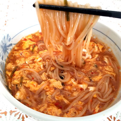 コスメボックス 後引く旨さのウマ辛特製スープ ゆふいん 辛麺 二人前(麺100g×2/スープ×2/辛味の素×2/乾燥ニラ×2)×3個セット 特製生麺 辛党絶賛 ご家庭で簡単調理 ゆふいん麺工房 由布製麺 画像3