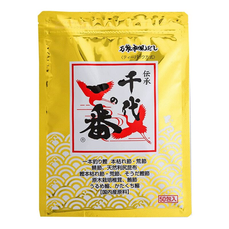 内容量:400g(8g×50包)×3袋 賞味期限:メーカー製造日より18ヶ月 サイズ: 8グラム (x 150) パッケージ重量: 1.38 kg 商品紹介 本品は、千代の一番だしロングセラーの万能だしです。 国内産素材にこだわり主原料の原産地も厳しく吟味しました。 鹿児島県産一本釣り鰹の本枯れ節と荒節を使用し、独自の製法を用いることにより、より深い味わいの旨み感を生み出しました。 忙しい現代人のため、国産塩や砂糖などで味のベースを作り上げておりますので、お料理がとても簡単に、美味しく出来上がります。 食べる人も料理を作る人も喜んでくれる、そんな願いを込めて開発した商品です。