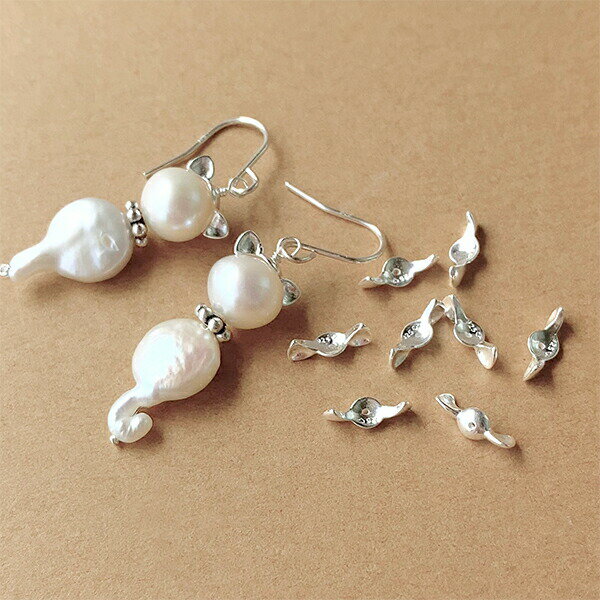 シルバー925ゴールド（ネコの耳　猫の耳　ネコ　猫）大きさ　縦3mm×横9mm穴径　約0.5mm1個