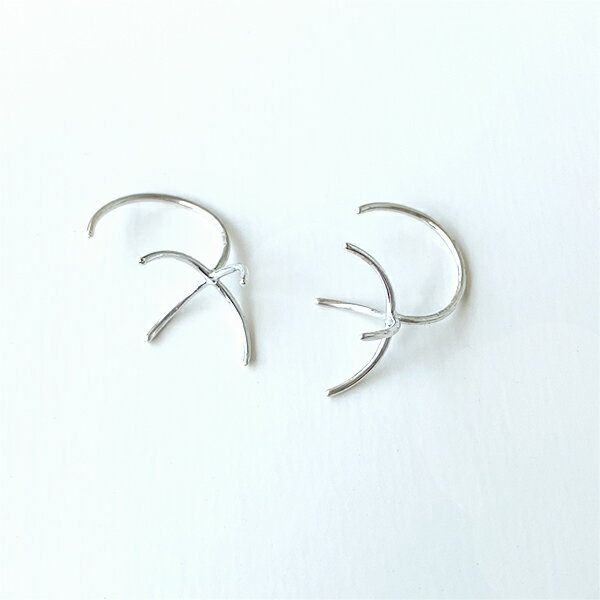 シルバー925（プロング　爪留め）ピアスフックタイプ925刻印有り大きさ　約8×10mm線径　約0.8mm1ペア