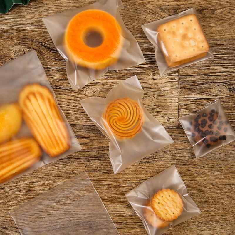 Charming Decoration お菓子袋 半/全透明 100枚入れ クッキー袋 粘着テープ付き 個包装 小分け 厚手 ラッピングバッグ ミニ OPP パン チョコ キャンディー マカロン 製菓用袋