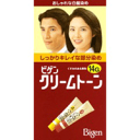 商品特徴 ●部分染めやリタッチに便利な、白髪染めです。のびがよくムラもないクリームタイプ。タレ、飛び散りが少なく、生え際やうなじなど、染めにくい部分にもしっかりなじみます。クシ通りがよくしっとりとしたしなやかな染め上がり。女性にも男性にもご使用いただけます。 ●くすみのある栗色に染まります。●医薬部外品 ご使用方法 ●ご使用前に、必ず使用説明書をよく読んでお使いください。 1.1剤と2剤をミックストレーに出し、よく混ぜ合わせます。 2.染毛ブラシで、乾いた髪にぬり、ムラなくのばします。 3.ぬり終えたらそのまま30分ほど放置します。 4.よくすすいだあと、シャンプー・リンスで仕上げます。 ●混合クリームがすすぎ湯が目に入らないよう特に注意してください。 ●使用量の目安:1箱全量でショートヘア(髪全体)約1回分です。毛量の多い方は2箱ご用意ください。 ●分割使用:できます。チューブに残った薬剤は次回ご使用になれます。*混ぜた薬剤は洗い流して捨ててください。 成分 1剤、2剤: 塩酸メタフェニレンジアミン、パラニトロオルトフェニレンジアミン、パラフェニレンジアミン、メタアミノフェノール、レゾルシン、塩化ステアリルトリメチルアンモニウム、臭化セチルトリメチルアンモニウム、セタノール、セトステアリルアルコール、プロピレングリコール、ポリエチレングリコール、ラウリル硫酸塩、香料 ご注意 ●ご使用の際は必ず使用説明書をよく読んで正しくお使いください。 ●ヘアカラーはまれに重いアレルギー反応をおこすことがあります。 ●次の方は使用しないでください。 ・今までに本品に限らずヘアカラーでかぶれたことのある方 ・今までに染毛中または直後に気分の悪くなったことのある方 ・頭皮あるいは皮膚が過敏な状態になっている方(病中、病後の回復期、生理時、妊娠中等) ・頭、顔、首筋にはれもの、傷、皮膚病がある方 ●ご使用の際には使用説明書にしたがい、毎回必ず染毛の48時間前に皮膚アレルギー試験(パッチテスト)をしてください。 ●薬剤や洗髪時の洗い液が目に入らないようにしてください。 ●眉毛、まつ毛には使用しないでください。 ●幼少児の手の届かない所に保管してください。 ●高温や直射日光を避けて保管してください。 ●幼少児には使用しないでください。 ●仕上がりの色調は、染める前の髪色、髪質、放置時間などにより異なります。 ●白髪の量が多めの方は明るめに、少なめの方は暗めに仕上がります。 ●ヘアカラーやヘアマニキュアなどで染めた髪を、その色より明るく染め変えることは困難です。 内容量 40g+40g 広告文責 株式会社　マッシュ　06-6971-0190 メーカー(製造) ホーユー株式会社 お客様相談室： 052-935-9941 受付時間：平日9:00〜17:00　(土・日・祝日を除く) 区分 日本製・医薬部外品　