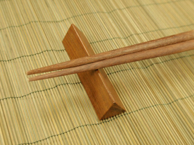 売切り!木製箸置き/三角/紫檀 箸置