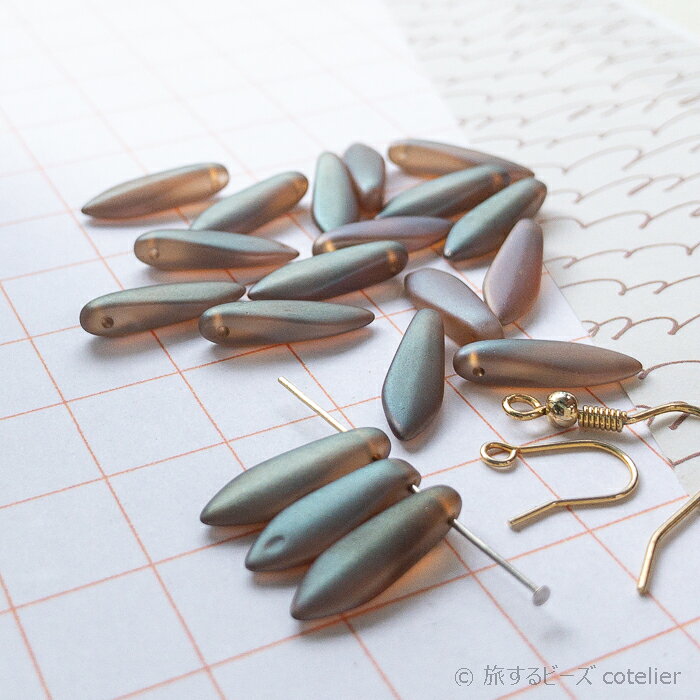 旅するビーズ cotelierのチェコビーズ 【16x5mm 10個】セルシアンマット ダガー ビーズ A095｜アングル2