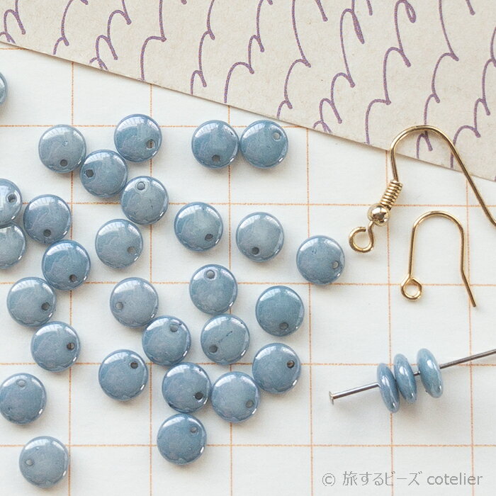 少しいびつで柔らかな印象の平たい小ぶりのレンティル。チェコ製のガラスビーズです。 【サイズ】 6ミリ (画像のマス目は1センチ四方です) 【個数】 38個 【色味】不透明ホワイトベースにカラーコーティング（若干濃淡の個体差があります） 【色...