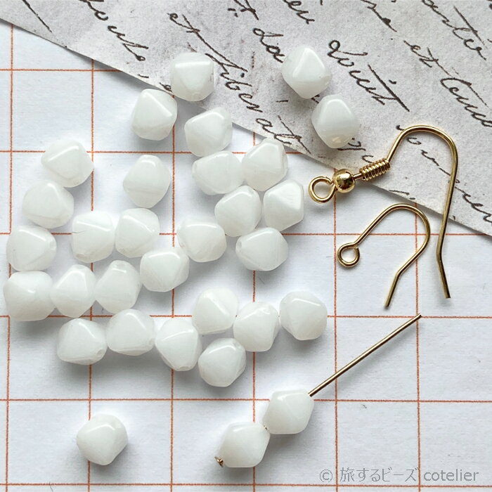 チェコビーズ 【6mm 38個】 ミルキーホワイト ピコノ バイコーン ひし形 8面体 ガラスビーズ 輸入ビーズ C397