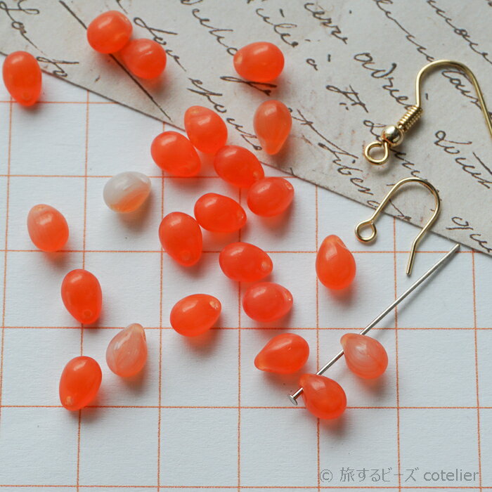 Rakuten - チェコビーズ 【5x7mm 28個】 ネオンオレンジ ミルキーオレンジ ドロップ しずく ガラスビーズ 輸入ビーズ C623