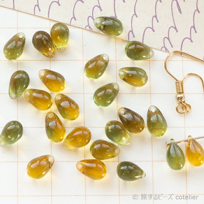 コロンとしたシルエットの可愛らしいドロップビーズ。チェコ製のガラスビーズです。※若干気泡が多いので増量サービス品としております。 【サイズ】 6 × 9ミリ (画像のマス目は1センチ四方です) 【個数】 28 個 +5 【色味】透明感のある...