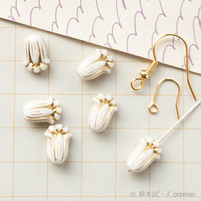 Rakuten - チェコビーズ 【12x8mm 6個】 ホワイトゴールド ミニチューリップ フラワー 花 植物 ガラス ビーズ 手芸 C1429
