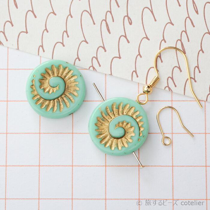 Glass Beads - チェコビーズ 【19mm 2個】 ミントゴールド 渦巻 貝 シェル アンモナイト 化石 コイン ラウンド ガラスビーズ E052