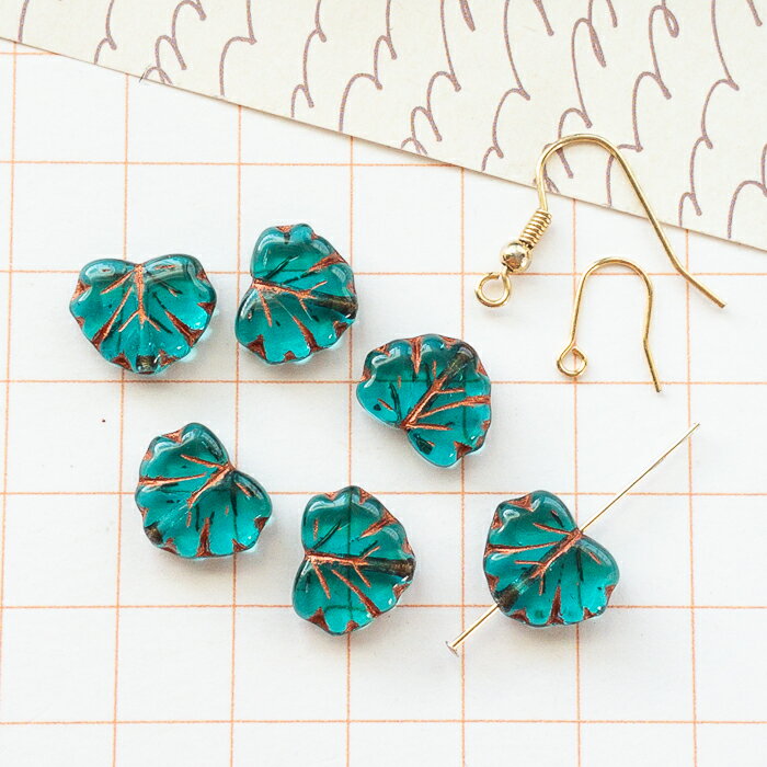 チェコビーズ 【11x13mm 6個】 エメラルド メープル リーフ 葉っぱ 植物 ガラスビーズ E208