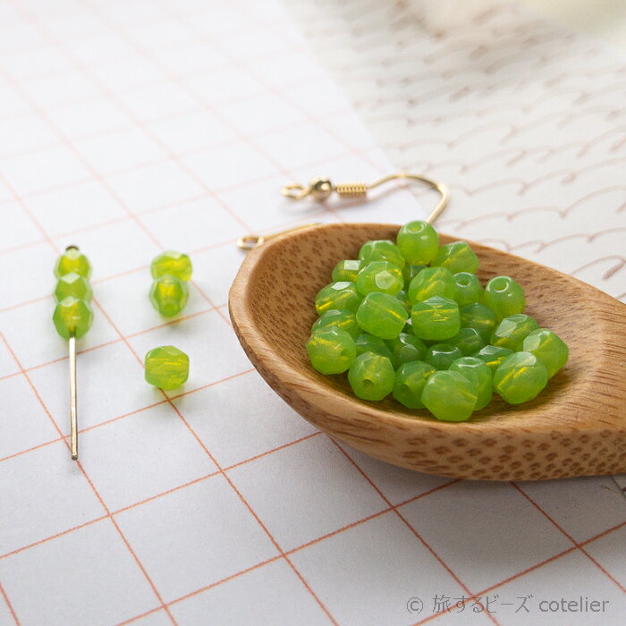 チェコビーズ 【4mm 30個】 ミルキーグリーン ファイアポリッシュ ガラス ビーズ 輸入ビーズ FP4-097