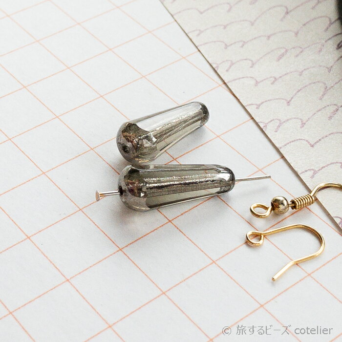 チェコビーズ 【9x20mm 2個】 グレーシルバー カット ロング ドロップ しずく ガラ...