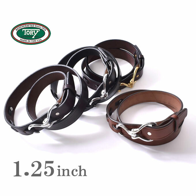 Tory Leather / 1.25inch Hook Buckle Belt (#2280) Tory Leather / 1.25inch Hook Buckle Belt (#2280) 商品説明 米国内において、AMISH と呼ばれる人達によって、馬術用のレザーグッズから発祥。 100％天然の植物油を使ってひとつひとつ丁寧になめして作られています。 生産段階において、廃材になりえる皮も、バッグのハンドル部分やベルトのパーツ等に有効利用する努力も怠りません。 ものを大切に使うということへの美を追求しているブランドです。 トリーレザー、1.25インチ (3.2cm) 幅のレザーを使用した、フックバックルベルトになります。 バックルがフックになり、レザーにかけるデザインが特徴的。 上質なレザーを使用しているので使っていくうちにアンティークのような風合いになるのも魅力です。 シャツにジーンズのシンプルなスタイリングのアクセントに、ぐっと上品でシックな装いになります。 末永くご愛用いただける一品です。 ※同モデルの1インチ (2.5cm) 幅も販売しています。 カラー OAKBARK/SILVER (ブラウン/シルバー) HAVANA/SILVER (ダークブラウン/シルバー) BLACK/SILVER (ブラック/シルバー) HAVANA/GOLD (ダークブラウン/ゴールド) 素材 牛革・合金 生産国 アメリカ サイズ 全長(レザー部) 調整範囲 幅 30インチ 90cm 70〜83cm 3.2cm 32インチ 95cm 75〜88cm 3.2cm 34インチ 100cm 80〜93cm 3.2cm 36インチ 105cm 85〜98cm 3.2cm 38インチ 110cm 90〜103cm 3.2cm 40インチ 115cm 95〜108cm 3.2cm ※サイズ調整のフック受けが4.5センチ間隔で4個あります。 ［TORY LEATHER 一覧はこちら⇒］ ［Cottの新着アイテム一覧はこちら⇒］