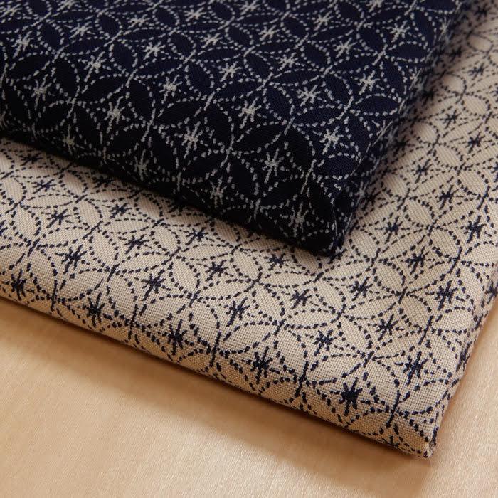 【10cm単位】生地 和柄 七宝 模様 布 シーチング 綿 モダン 紺 ベージュ レトロ 古典 伝統柄 和風 和調 布地 110cm幅 商用利用可能 メール便2.5mまでのサムネイル