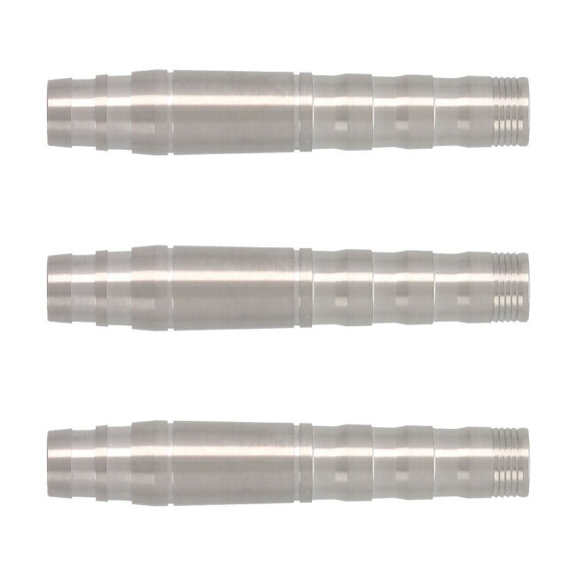 ■商品仕様 スペックデータ &nbsp; 材質 単体重量 全長 最大径 タイプ ：80%タングステン ：15.7g ：40.0mm ：7.2mm ：2BA 内容物 &nbsp; ・バレル ・シャフト ・チップ ・フライト ×1set(3個) ×1set(3個) ×1set(3個) ×1set(3個) ■商品説明 ダイナスティーのロープライス実践向けダーツシリーズ。 バレルの随所にエッジの利いたカットを搭載。 一工夫を凝らしたメインカットは、グリップの決まりやすさ、エッジの掛かりによるシャープな飛びが特長的です。 最後部のマイクロシャークはコントロール性能をカバーし、穴の無い仕上がりになっています。 ■ご注文前に必ずご確認下さい 【仕様・付属品に関して】 ※商品ページ掲載の商品仕様や、パッケージ・デザイン・付属品等は、予告無しに変更となる場合がございます。 予め、ご理解・ご了承の上、ご注文下さい。