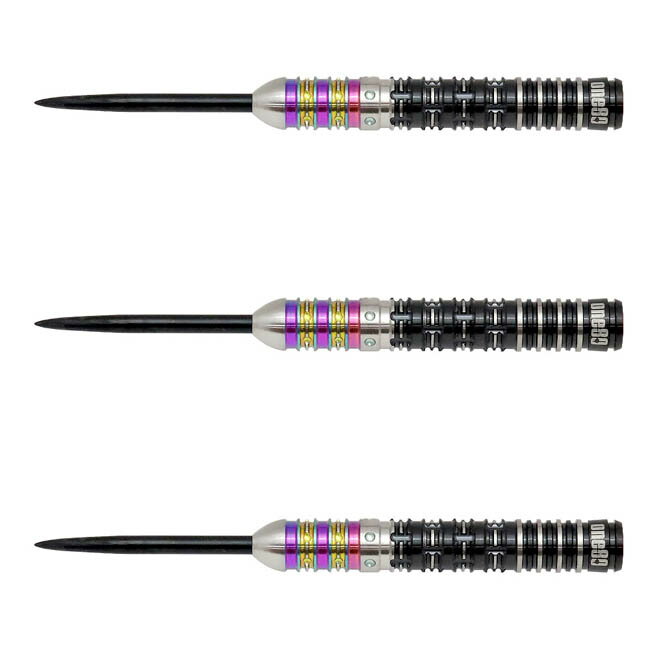One80 FB Leung STEEL 21g FBリョン選手モデル　※ご覧頂いているディスプレイの設定等により、実物と色合いが異なる場合がございます。※この画像はDarts HiVeが作成しており、文章・写真などの複製、無断転載を禁じます。※内容物・商品仕様は予告なく変更となる場合がございます。 ■商品仕様 スペックデータ &nbsp; 材質 単体重量 全長 最大径 タイプ ：90%タングステン ：21.0g(ポイント含む) ：45.0mm ：6.8mm ：STEEL 内容物 &nbsp; ・バレル ・シャフト ・フライト ×1set(3個) ×2set(6個) ×1set(3個) ■商品説明 2020.09.10 発売商品 FBリョン選手のOne80移籍後ファーストモデル。 ボードへ力強く刺さるように製作されたストレートバレルです。 重心位置はセンターより少し前に位置しており、投げた時に綺麗に手から離れてくれるバランスになっているため、刺さり心地が良いのが最大のポイント。 ソフトダーツとハードダーツ、それぞれを持った時に大きなバランスの違いが出ないように重量配分が調整され、どちらも気持ちよく投げられるようになっています。 カラーリングはブラック・シルバー・レインボーを採用し、他には無いようなデザインに仕上がっているのも魅力です。 ■ご注文前に必ずご確認下さい 【仕様・付属品に関して】 ※カット部の色合いにつきまして 焼付けの為個体差（ピンク・イエロー・パープル・ブルーに見える色合い）がございます。 同じセット内でも1本ごとに色合いが異なる場合がございます。ご了承のうえご注文願います。 ※商品ページ掲載の商品仕様や、パッケージ・デザイン・付属品等は、予告無しに変更となる場合がございます。 予めご理解・ご了承の上ご注文下さい。 FBLeung