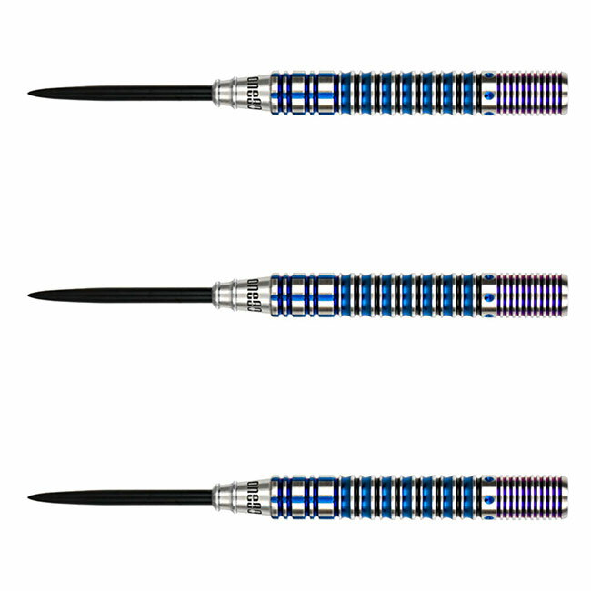 One80 Nasir STEEL 23g ナシル・ボンバ選手モデル　※ご覧頂いているディスプレイの設定等により、実物と色合いが異なる場合がございます。※この画像はDarts HiVeが作成しており、文章・写真などの複製、無断転載を禁じます。※内容物・商品仕様は予告なく変更となる場合がございます。 ■商品仕様 スペックデータ &nbsp; 材質 単体重量 全長 最大径 タイプ ：90%タングステン ：23.0g(ポイント含む) ：52.7mm ：6.65mm ：STEEL 内容物 &nbsp; ・バレル ・シャフト ・フライト ×1set(3個) ×2set(6個) ×1set(3個) ■商品説明 2020.10.10 発売商品 マレーシアを代表するダーツプレイヤー、ナシル・ボンバ選手のOne80移籍第一弾モデル。 ダブルリングカットとリングカットの組み合わせを採用したシンプルな構成。 ナシル選手は普段消防士として活躍しており、先端は放水ホースをイメージしたデザインとなっているのもユニークです。 またブルーコーティングは水をイメージし、ブラック部分がよりブルーを際立てるアクセントとなっております。 ■ご注文前に必ずご確認下さい 【仕様・付属品に関して】 ※商品ページ掲載の商品仕様や、パッケージ・デザイン・付属品等は、予告無しに変更となる場合がございます。 予めご理解・ご了承の上ご注文下さい。 NasirBomba